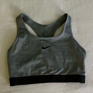 Nike sports bra size medium
